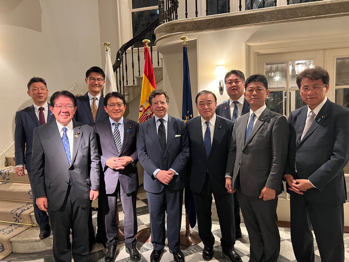 🇪🇸España en Japón 🇯🇵 (@embespjapon) on Twitter photo El Embajador De Palacio recibió recientemente a los miembros de la Liga Parlamentaria de Amistad Japón-España, presidida por el Sr. Takuya Hirai.
デ・パラシオ駐日スペイン大使は、平井卓也先生が会長を務める日本スペイン友好議員連盟の皆様を大使館にお迎えしました
<a href="/hiratakuchan/">平井卓也(ひらいたくや)</a> El Embajador De Palacio recibió recientemente a los miembros de la Liga Parlamentaria de Amistad Japón-España, presidida por el Sr. Takuya Hirai.
デ・パラシオ駐日スペイン大使は、平井卓也先生が会長を務める日本スペイン友好議員連盟の皆様を大使館にお迎えしました
<a href="/hiratakuchan/">平井卓也(ひらいたくや)</a>