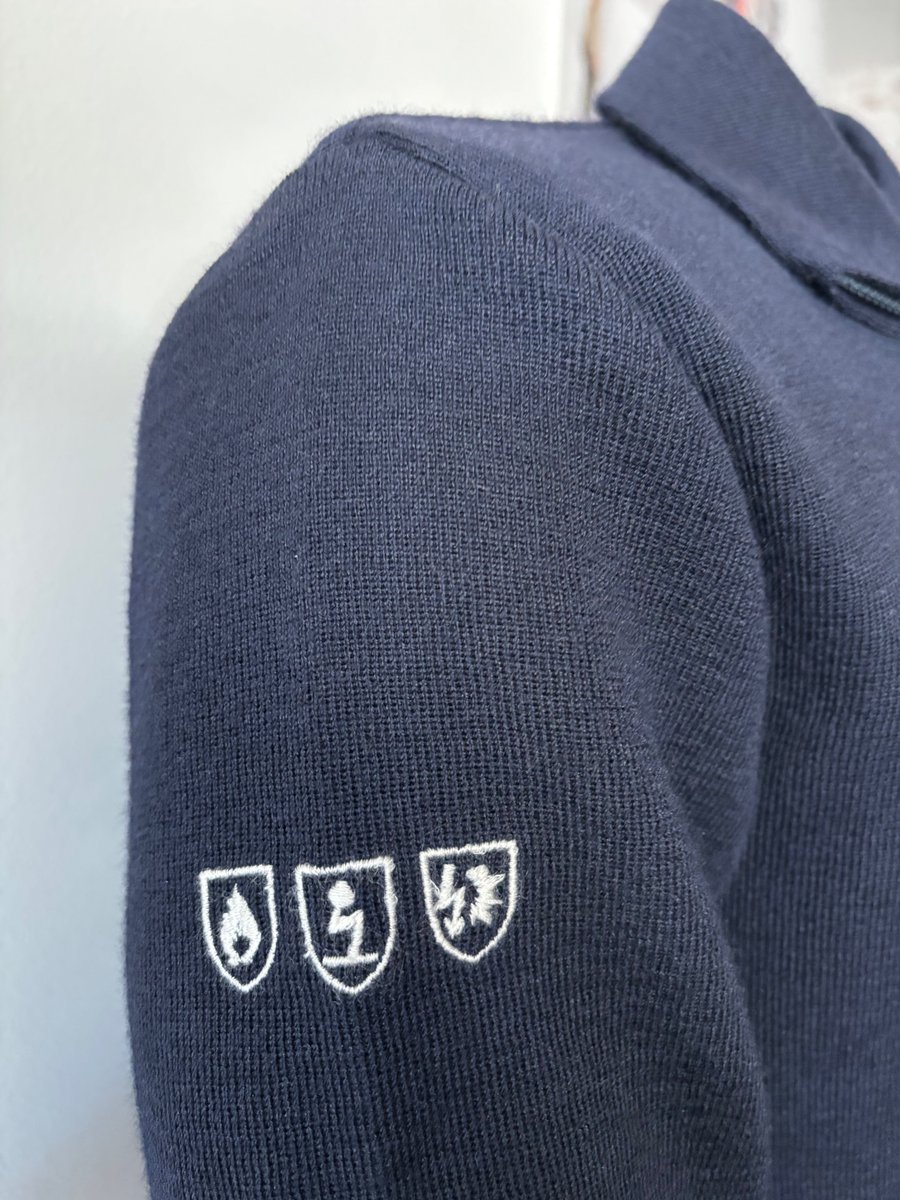regain_pro's tweet photo. Protéger ceux qui transportent l’énergie
Chez Regain nous avons conçu une gamme de pulls et gilets techniques normés CE pour répondre aux exigences des agents de RTE 
🔒 Normes de protection :
✅ Ignifugé
✅ Résistant à l’arc électrique
✅ Antistatique
Un vêtement EPI catégorie 3 https://t.co/MOaGn6JMbE