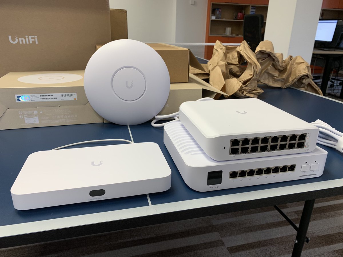 Lai top internets! #unifi #wifi7 #PoE