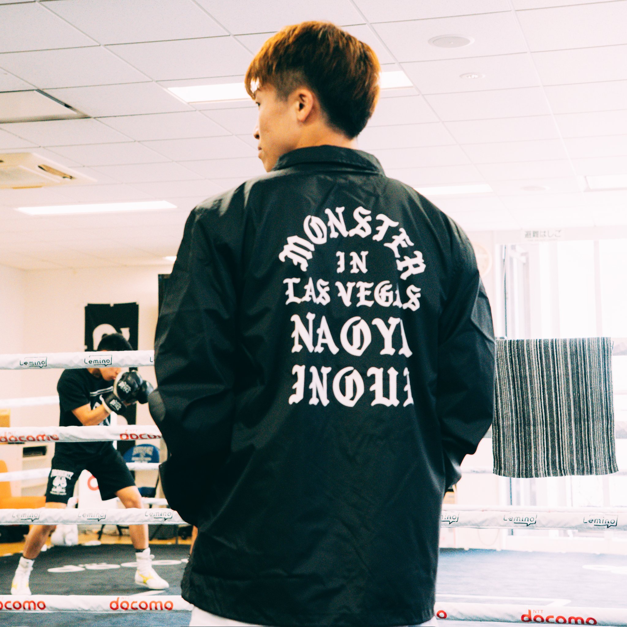 井上尚弥 VS ドヘニー 非売品 扇子 クッション - スポーツトイ
