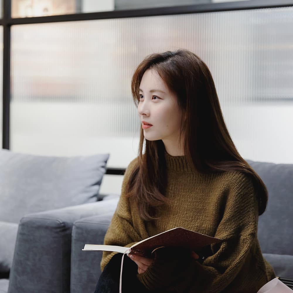 SeohyunPoint's tweet photo. Six years fly 😭 https://t.co/MXMmzIQYOJ