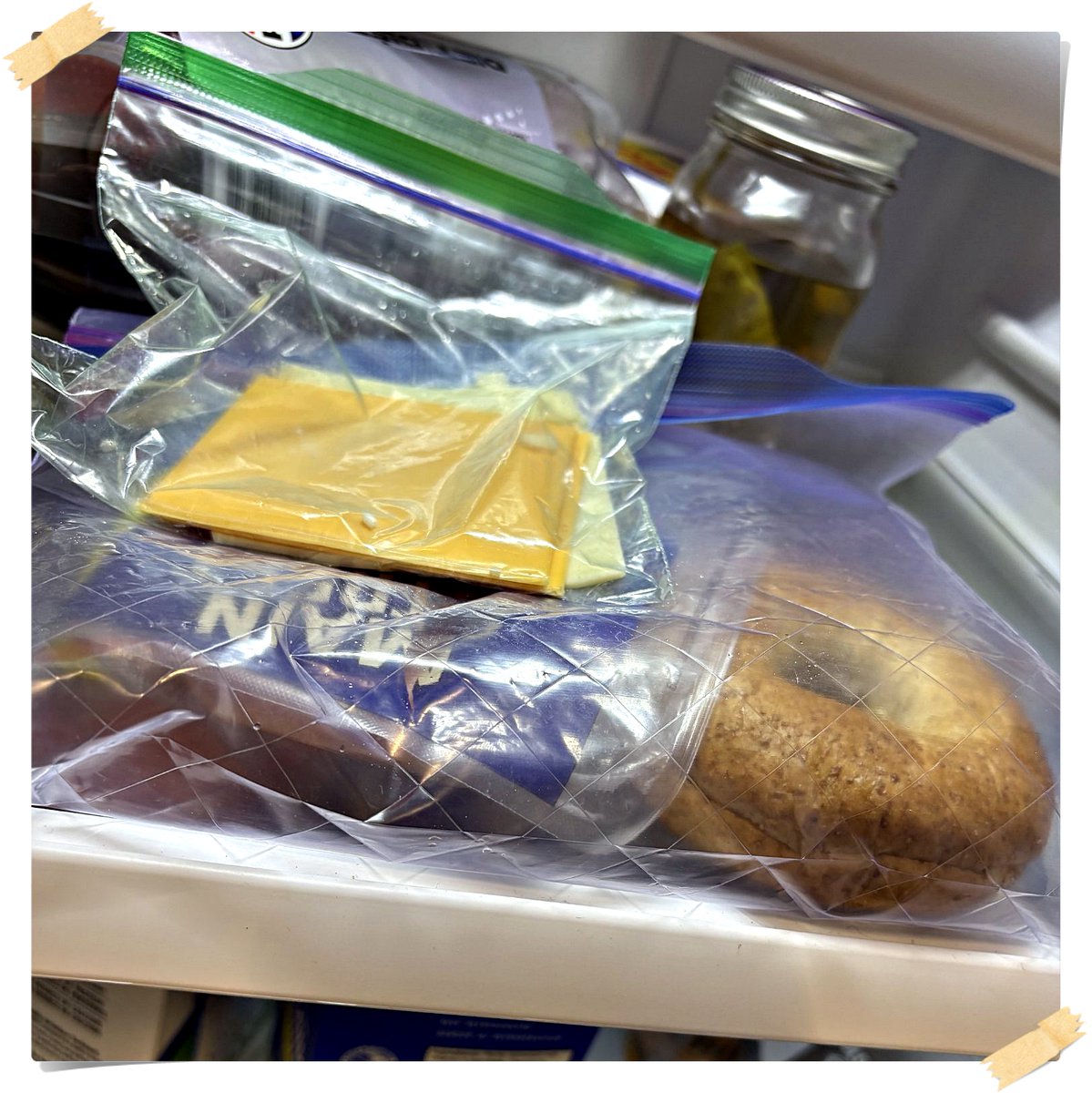 975krock's tweet photo. Who does this with their lunch? - ccj #DIYlunch https://t.co/zgYhBN57jK