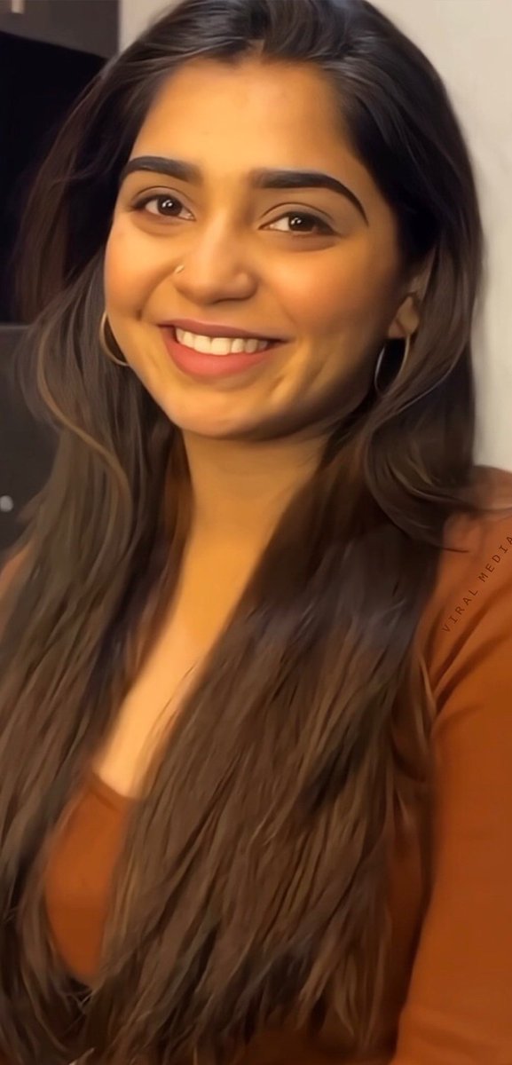 mrkingslayerrx's tweet photo. Ssh Gouri, suma nachunu irukaa daa aah

Antha mookuthi potathum inum sexy ah irukale

Ssh ipdi oru frnd thangachi oh bestie oh kedacha aah semaya senjite iruklam 

Bedla potu suma poratti eduklam aah https://t.co/AaEwcSPMLm