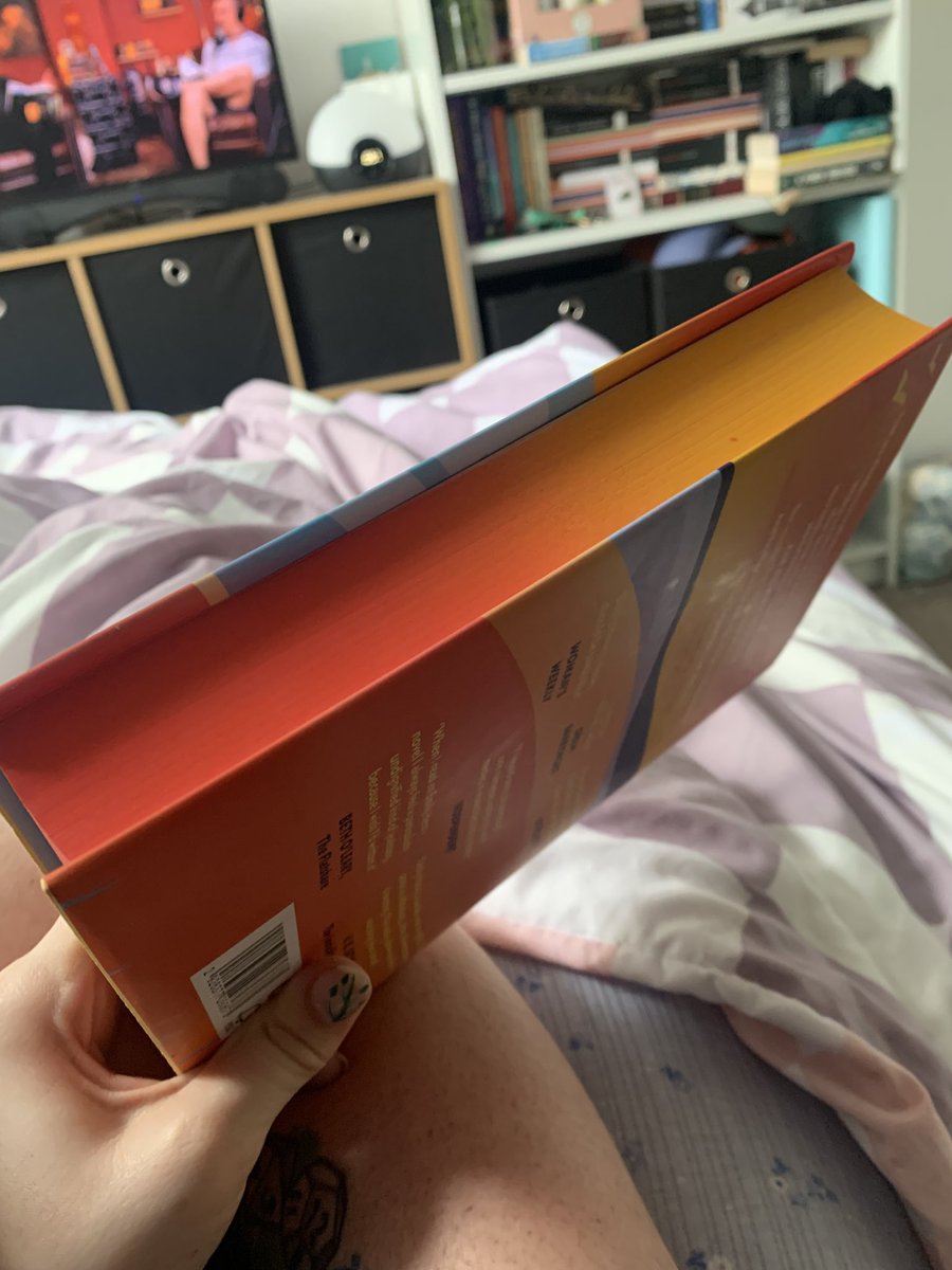 Vickylrd4's tweet image. Nice present from Waterstones to have this waiting for me when I got back to London 😍☺️😍 Now to spend the next week quickly finishing my current read so I can dive in 😅