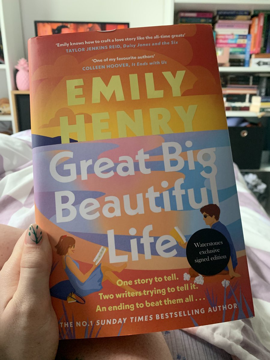 Vickylrd4's tweet image. Nice present from Waterstones to have this waiting for me when I got back to London 😍☺️😍 Now to spend the next week quickly finishing my current read so I can dive in 😅