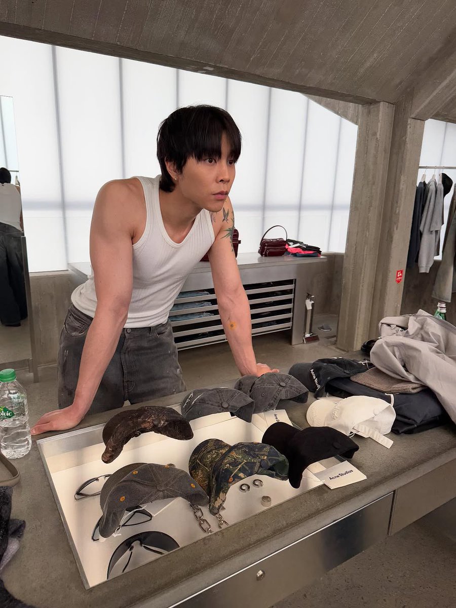 250424 - johnny instagram update (2/3)

"😎