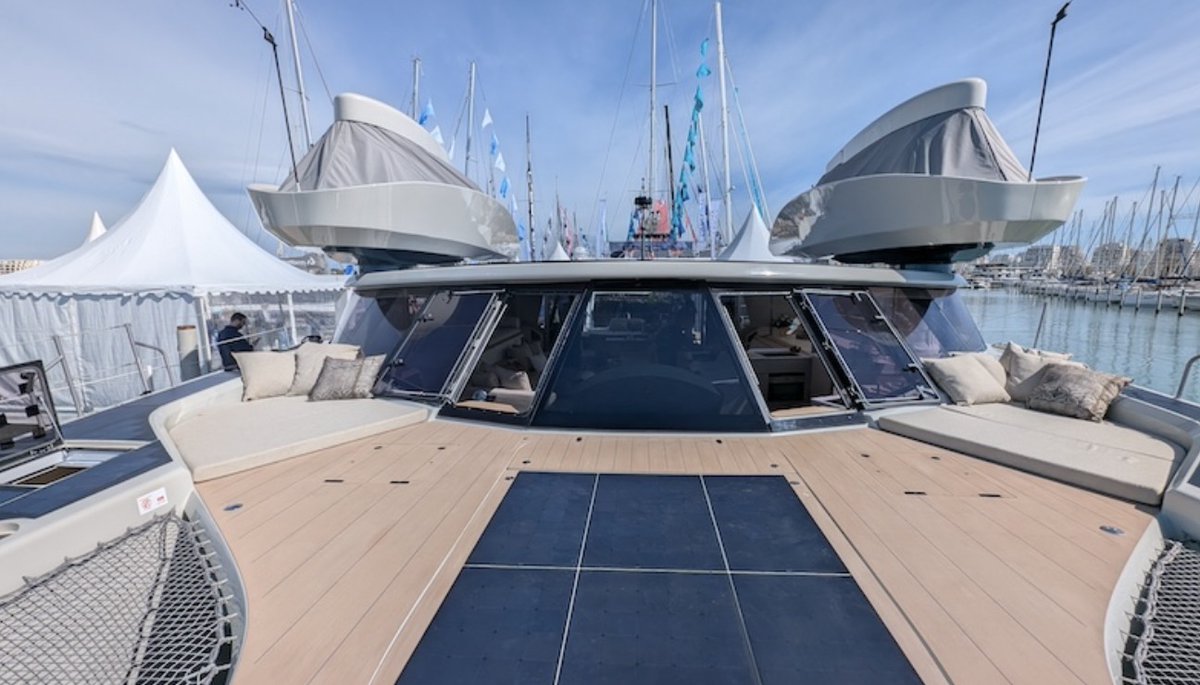 ecom_news's tweet image. 🪼🛳️ #LaGrandeMotte : La 16e édition du Salon International du #Multicoque bat son plein, confirmant le statut incontournable de cette manifestation nautique mondiale. Reportage vidéo 🔗 bit.ly/4lJKWVa #Nautisme #hérault @S_Rossignol @Occitanie @CanayerP @SebastienDenaja