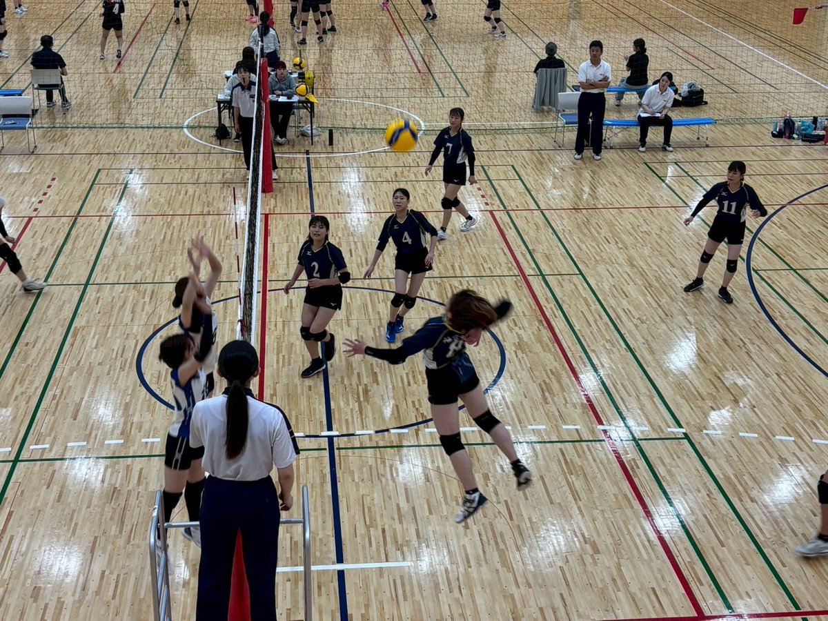 kuvbc's tweet photo. こんにちは。
4/20に行われた試合の結果を報告します。ご連絡が遅くなりすみません💦
vs関西外国語大学@大阪経済大学
●神戸大 0-3 関西外国語大○
1.21-25
2.22-25
3.19-25
今週は終盤でのサーブミスが目立ち敗北してしまいました。来週は対策して勝利します！応援よろしくお願いします🙇‍♀️ https://t.co/rXEIYFmgMN