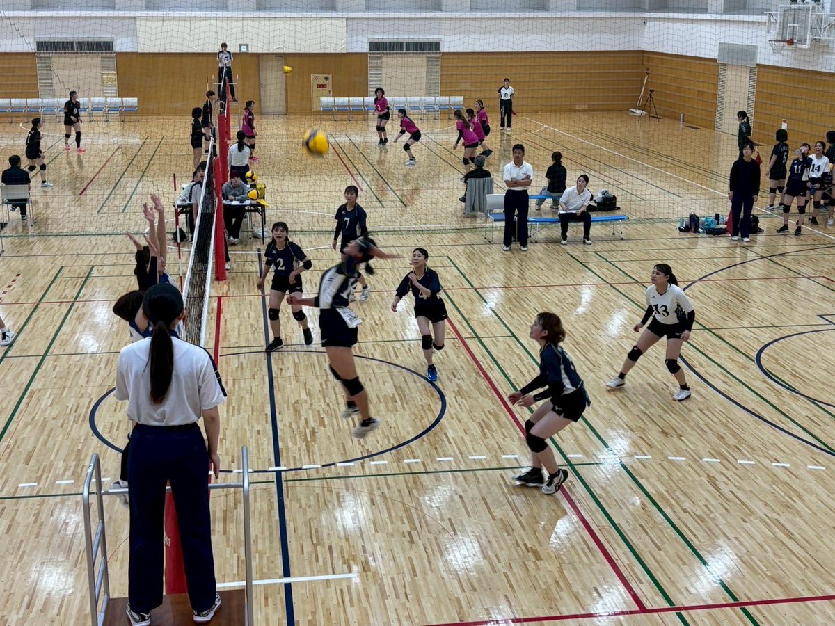kuvbc's tweet photo. こんにちは。
4/20に行われた試合の結果を報告します。ご連絡が遅くなりすみません💦
vs関西外国語大学@大阪経済大学
●神戸大 0-3 関西外国語大○
1.21-25
2.22-25
3.19-25
今週は終盤でのサーブミスが目立ち敗北してしまいました。来週は対策して勝利します！応援よろしくお願いします🙇‍♀️ https://t.co/rXEIYFmgMN