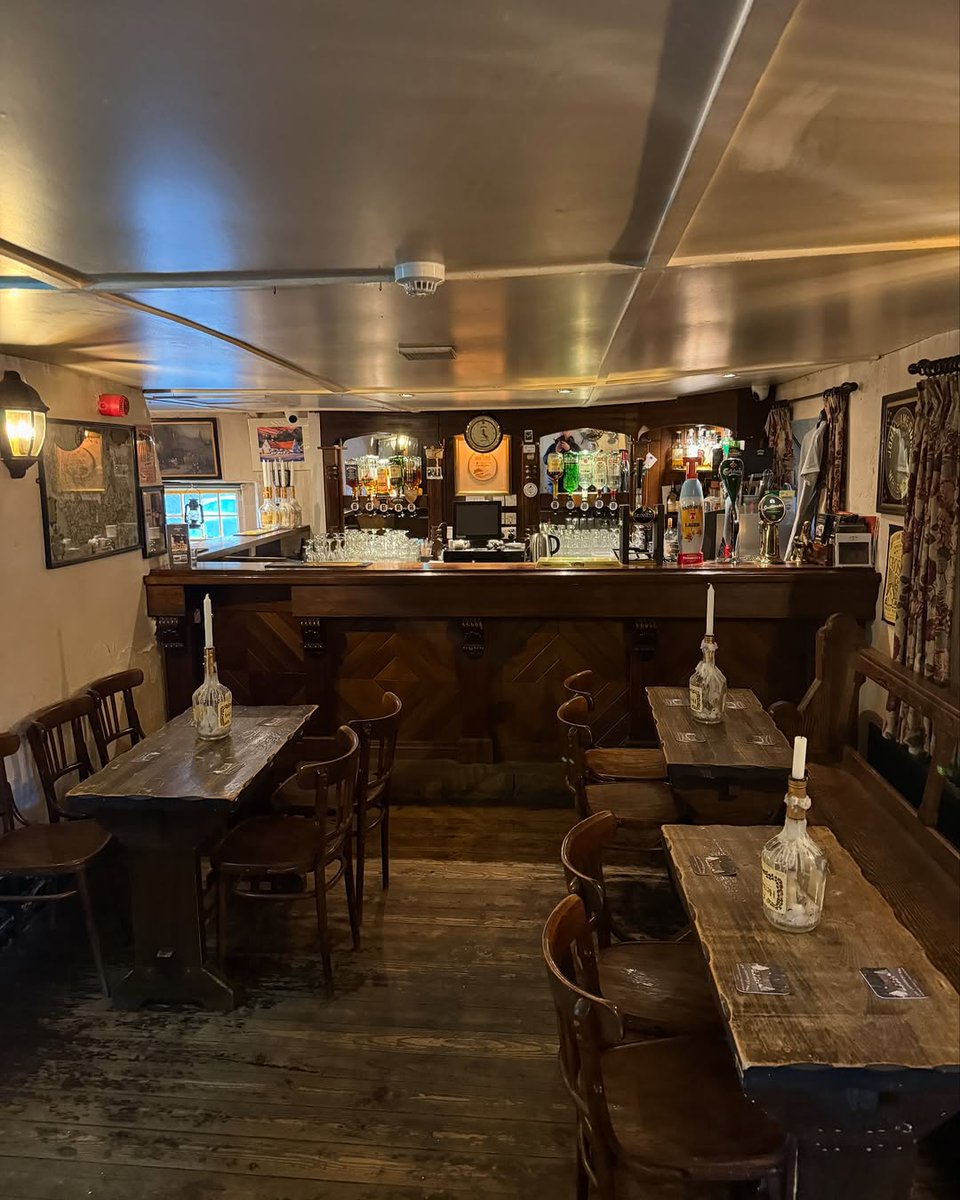 Welcome to Ireland’s oldest thatched pub with a pint that’ll make your day. 😊

Crosskeys Inn in County Antrim isn’t just a pub, it’s a tradition—and it’s been here since 1654. Who else is feeling the charm of this spot? 🙋‍♂️

📍 Crosskeys Inn, County Antrim
 📸
