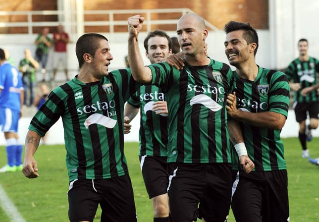 GolSinVAR's tweet photo. Y yo a Jito Silvestre meter un último gol con el @SestaoRC, puestos a pedir, Tomás.. https://t.co/w0QzxNEa45