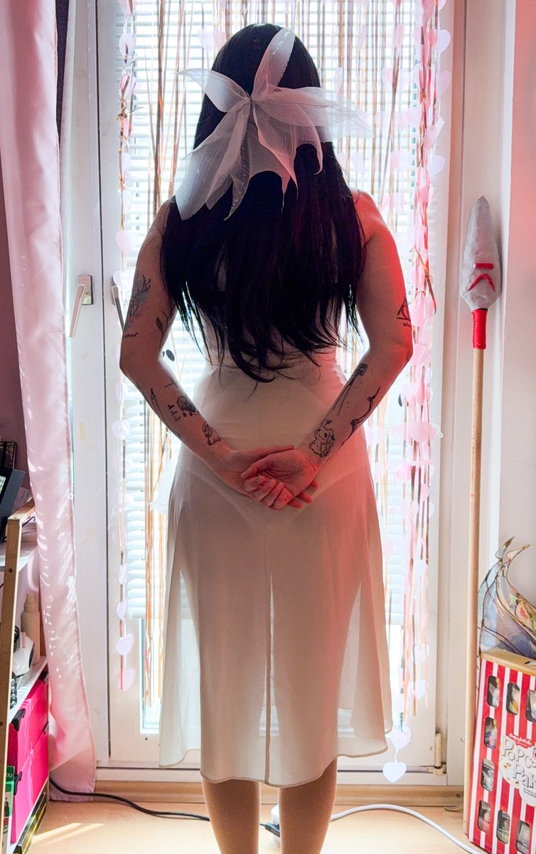 Guess who is here for the <a href="/OnceHuman_/">Once Human</a> MOBILE RELEASE! WE ARE LIVE with NEW DROPS! <3 Stop by twitch.tv/riotalexis <3