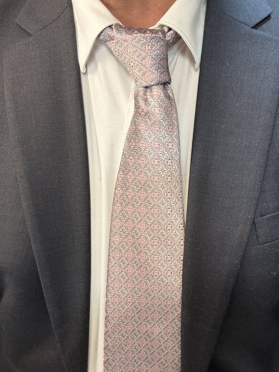 I don’t like my tie today 👔
#pinktie #badchoice 
#whitecollar #boredatwork 
#gayatwork  #suitgay #suitandtiegay #cravate #trajeado #cravaté #suitandtie #suitspirit #gaysuited #suitedgay #gayinsuit #suitedfun #madaboutties #suitfetish #tiefetish #gaysuit