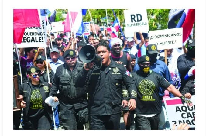 ¡ Es hoy te vas a quedar?
Nuestra patria se respeta 🇩🇴
Antigua Orden Dominicana recuerda marcha hacia el Palacio Nacional hoy 24 de abril!
Y recuerda, nos vemos en el altar de la patria 🇩🇴
#Marcha24DeAbril 
¡ Vamos Dominicanos (as) marquemos la diferencia!
Viviana Collado 🇩🇴