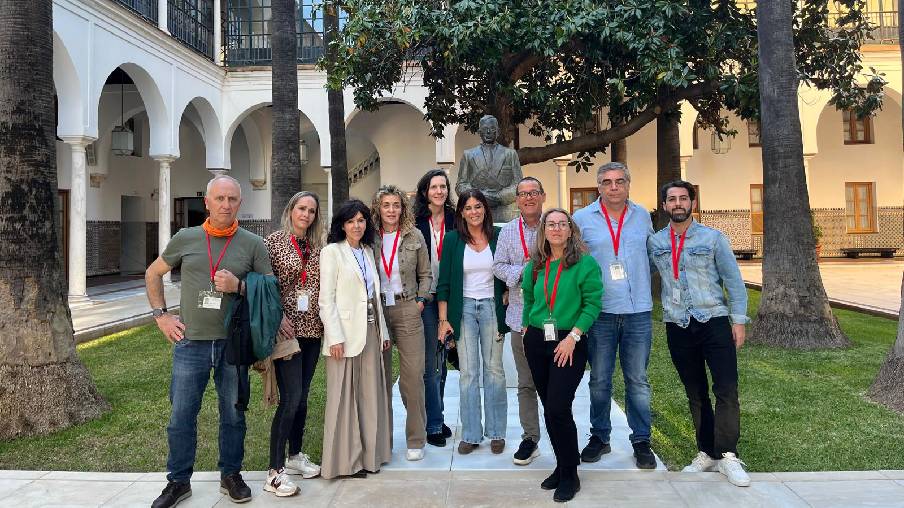 SATSE_Andalucia's tweet photo. 😡 @SATSE acude al @ParlamentoAnd para mostrar su disconformidad con la situación de la sanidad pública andaluza
✊ Denuncia que la @AndaluciaJunta roba a los profesionales sanitarios
🔗https://t.co/X1XVVb0k9A https://t.co/TsxVbmfZTu