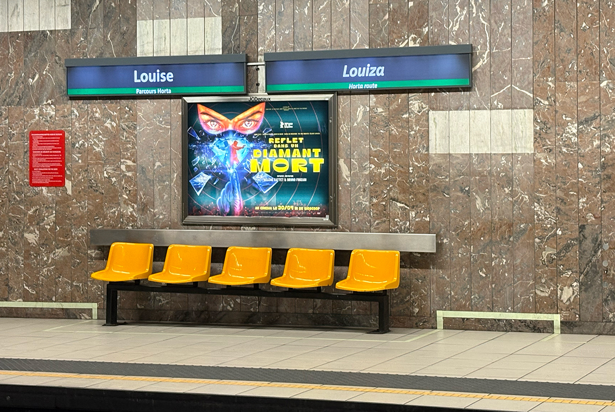 REFLET DANS UN DIAMANT MORT d'Hélène Cattet &amp; Bruno Forzani dans le metro Bruxellois... et dans les Cinémas de BELGIQUE le 30 AVRIL!! 🇧🇪🇧🇪 #refletdansundiamantmort #cattetforzani