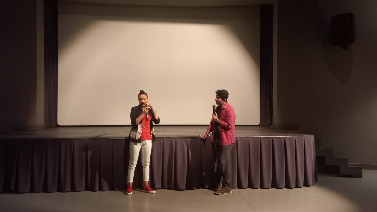 İlk seansımızı güzel bir söyleşi ile tamamladık. 1230 seansımız başladı. Film gösterimleri  sürüyor.