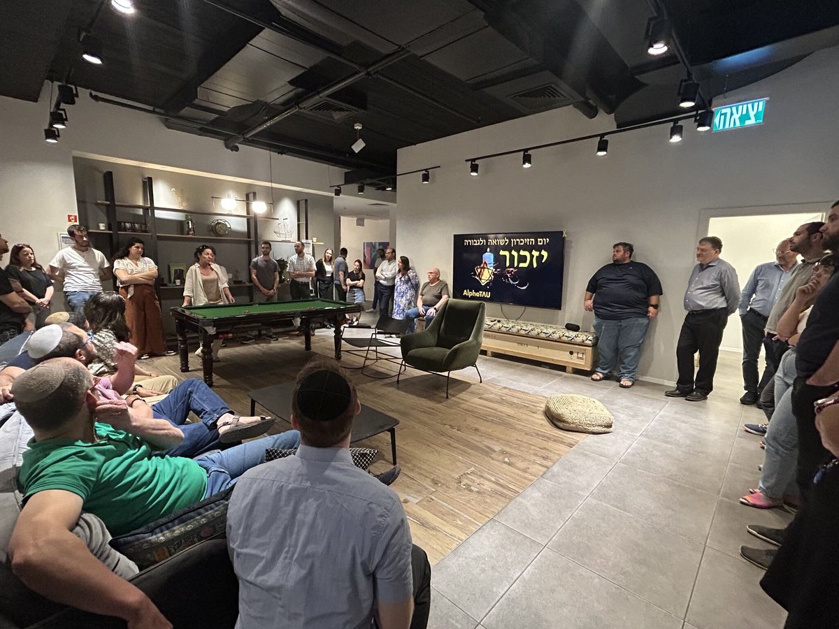 🕯️ Remembering the victims of the Holocaust. Never forget, never again. 

#YomHaShoah #HolocaustRemembranceDay