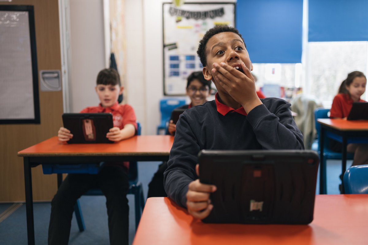 ❌ Pupil: “Wait—I got it wrong?”
💡 LbQ: Gives instant feedback.
✅ Pupil: “Wait—I got it RIGHT?!”

It’s like having a teacher in your tablet! 📲

#LbQ