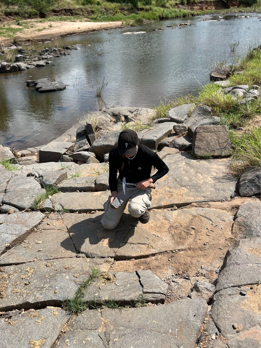 Rowan Walker recently presented her Timbavati Gabbro research plan at the Savanna Science Network Meeting. Thereafter, she embarked on her 1st major sampling trip, covering ~270 km from Pretoriuskop to Shingwedzi. We’re excited to follow her during the next phase of her research!