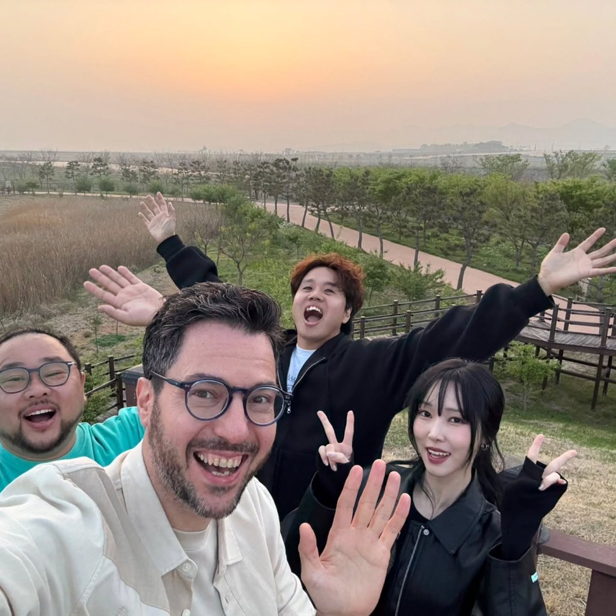 YUJUmoment's tweet photo. 250424 송영길님 인스타

👤 파브리형과 유주양과 2박3일

너무 즐거운 시간

#유주 #YUJU @YUJU__OFFICIAL https://t.co/fpEbGYqlF3