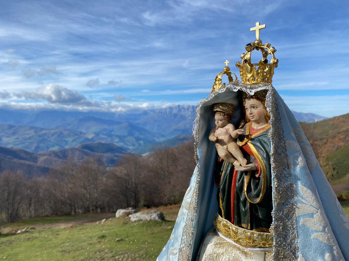 Hoy #LaSantuca emprende el camino que el próximo 2 de mayo culminará en el Monasterio de Santo Toribio, con el encuentro con el Lignum Crucis.
A las 16 horas misa en el Santuario de Peña Sagra, y a continuación, salida en procesión hasta la ermita de Somaniezo.