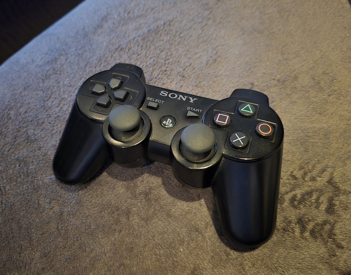 16bitnostalgia's tweet photo. Still my most favourite controller of all time. What's yours? https://t.co/aPsybdTyMA