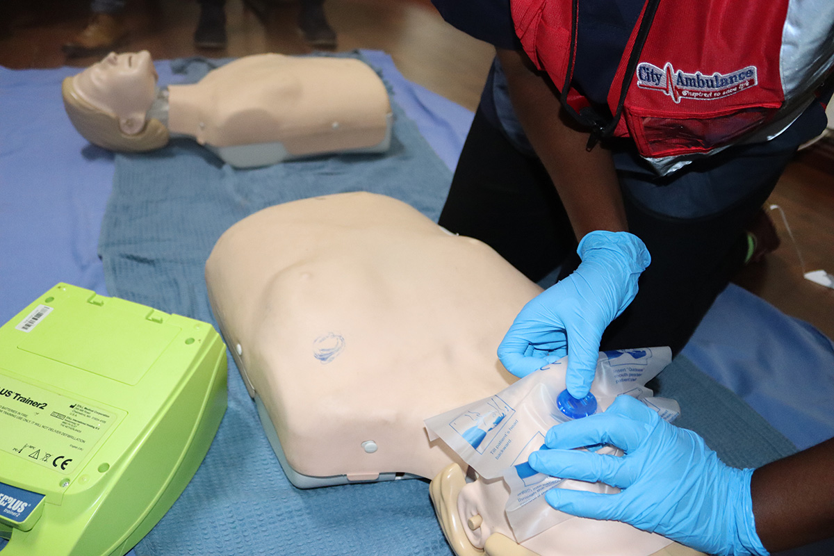 CityAmbulance's tweet image. What is your BIGGEST first aid fear?
A) Fear of making the situation worse.
B) Not knowing what to do.
C) Fear of blood or injury.
D) Worrying about legal repercussions.
E) Feeling overwhelmed by the situation. #FirstAidTraining #LearnFirstAid