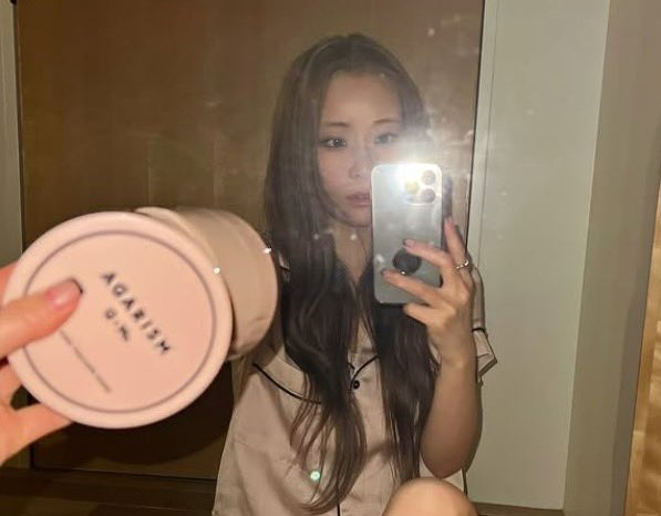 kusobiyoakaka's tweet photo. 重森さとみが撮影前日に仕込んでたシャネルの香りのスクラブ。
大袈裟じゃなく、汗がCHANCEになる🤣
汗かくたび脇からシャネル香ってしぬｗｗ
翌日のお風呂まで香り残るから、香水は同系統じゃないと喧嘩するけど⚠️
全身つるもち＆体臭シャネル❗️
彼とお泊まりの日は脳死でバッグにぶち込んでるｗｗ https://t.co/QlUABqOS0b