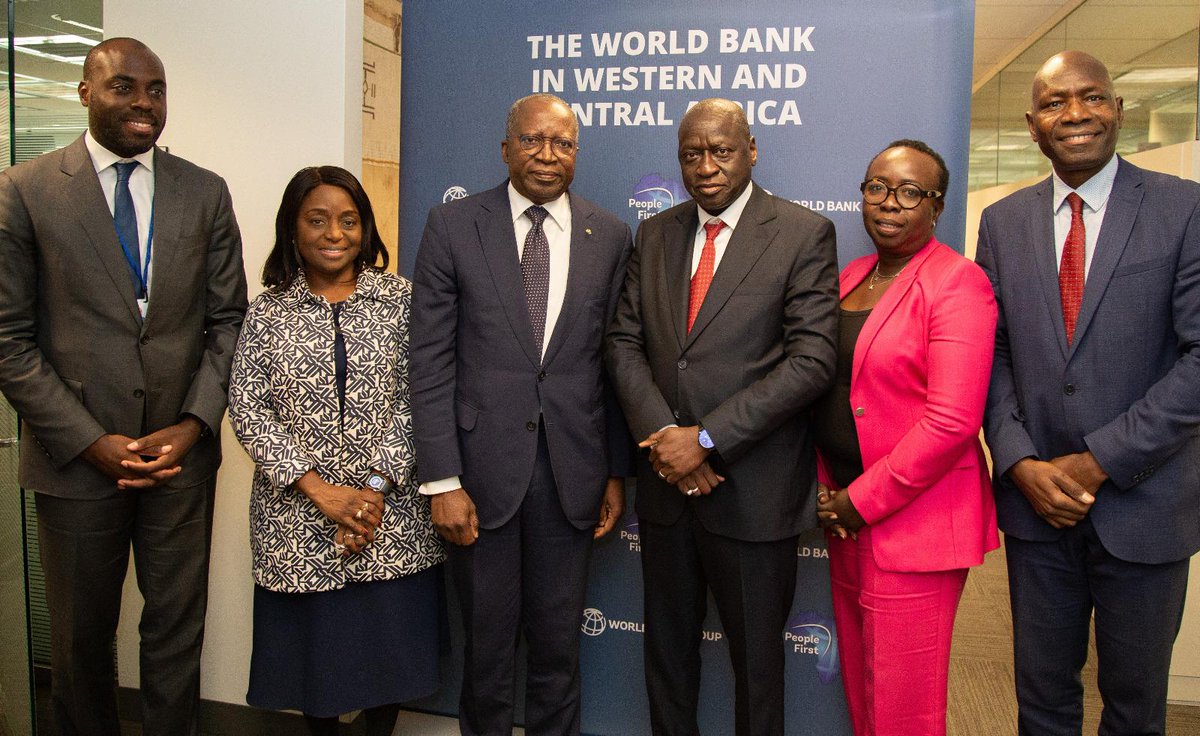 Le Ministre des Comptes Publics et de la Dette et le Ministre de l’Economie et des Participations, qui conduisent la délégation gabonaise, ont tenu une réunion fructueuse avec  le Vice-président Afrique de l’ouest et du centre de la Banque mondiale, M. Ousmane DIAGANA.