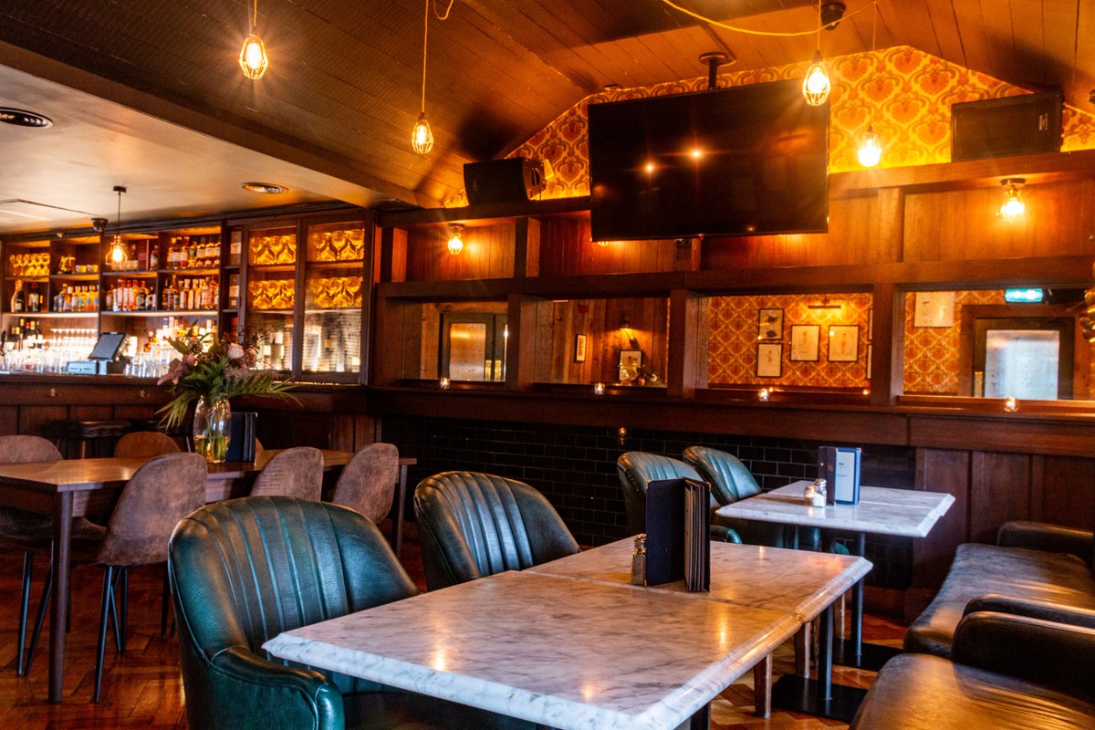TheBridge1859's tweet image. Some places are just built different — and The Bridge 1859 proves it every time. 🍺✨

Whether it’s the stunning interiors, the buzz of match day, or the perfectly poured pint, this spot hits every time.

Here’s to the heart of Dublin 4. #TheBridge1859 #PubLove #DublinPubs