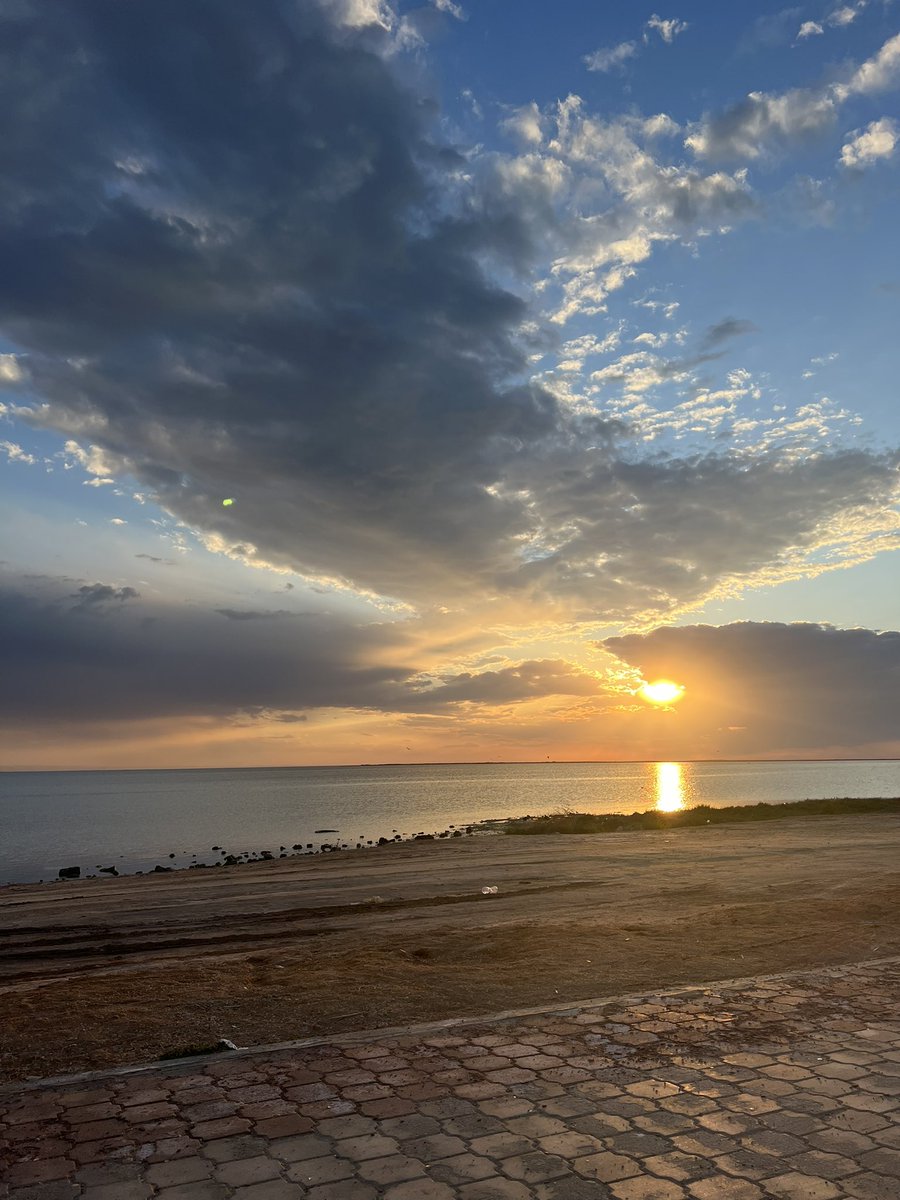 MaadiIkbel's tweet photo. Opocaraphile 🌤️
lover of sunsets 😍
#soliel
#fypシ
#sunset
#djerba https://t.co/NR0pDd1DxS