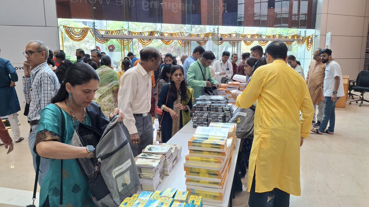 CSR_Persistent's tweet image. Our amazing employee volunteers came together to pack 600 school kits for underprivileged students! These kits will help kids start the school year with confidence and the tools they need. Proud to support this cause! ✨
#BackToSchool #EmployeeVolunteers