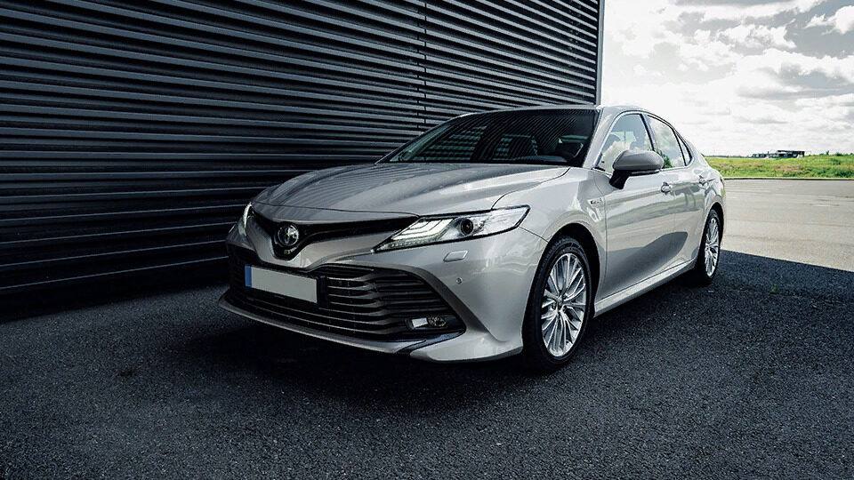 JakeDanials's tweet photo. "Cars are the closest thing we have to magic, turning metal and rubber into something that connects us to the world." https://t.co/Arejg4WfaS