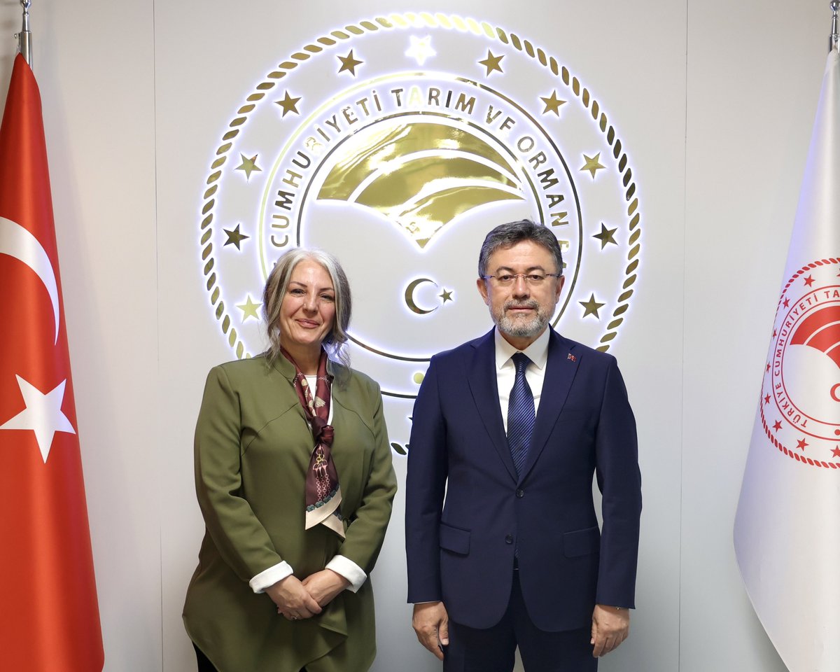 🇹🇷 Cumhurbaşkanlığı Tarım ve Gıda Politikaları Kurulu Başkanvekili Sayın Prof. Dr. Zümrüt Begüm Ögel’i Bakanlığımızda misafir ettik.

🌾 Ortak akıl ve iş birliğiyle sürdürülebilir tarım ve gıda politikalarımızı güçlendirecek hedeflerimizi adım adım hayata geçireceğiz.