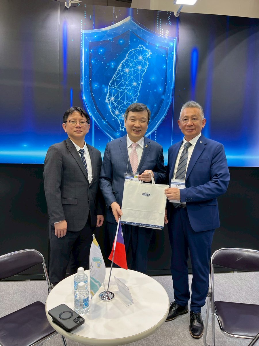 KXentic's tweet photo. 【IT Week Japan ✈ Mission Accomplished】
During this exhibition,We showcased Taiwan's cybersecurity technological strength to the guests from Japan. 
Special thanks to the #MODA, #TWISA, and the #ITRI for their support, enabling us to stand on the international stage. https://t.co/sLPGiA9c0W