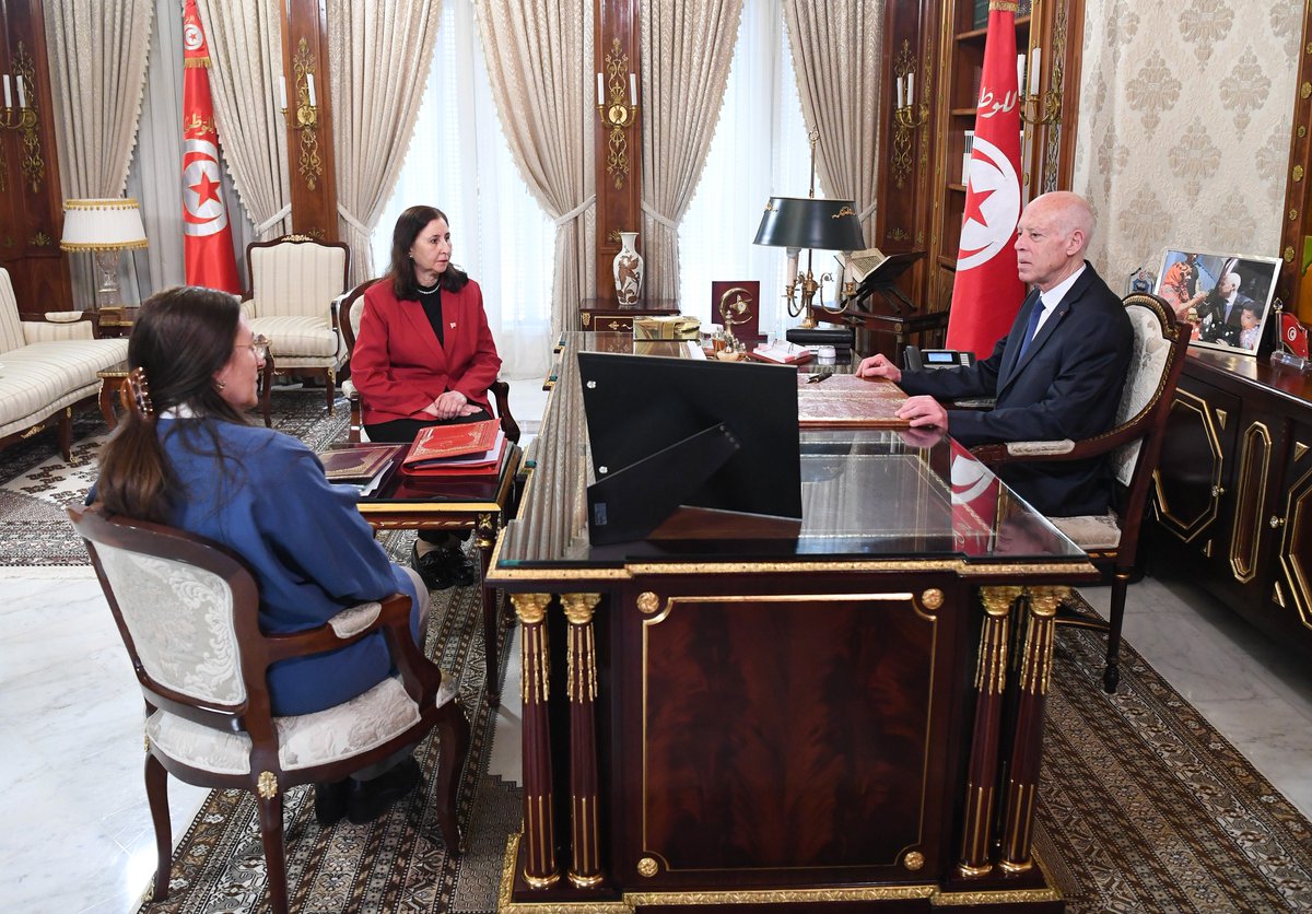 استقبل رئيس الجمهورية #قيس_سعيّد ظهر الأربعاء 23 أفريل 2025 بقصر قرطاج، السيدتين سارة الزعفراني الزنزري رئيسة الحكومة ومشكاة سلامة الخالدي وزيرة المالية.
وتناول هذا اللقاء التوجهات العامة لقانون المالية للسنة القادمة #TnPR.