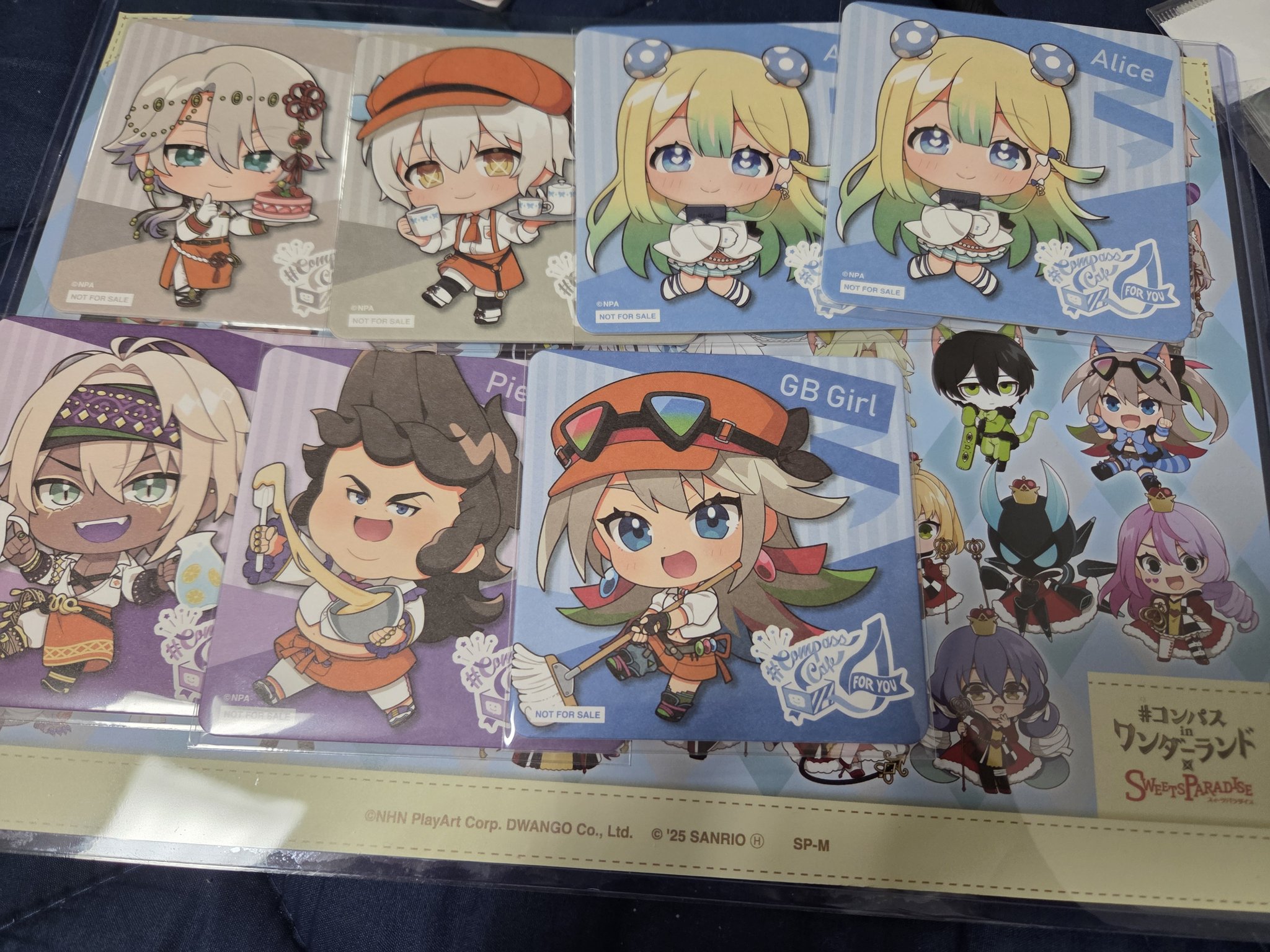 コンパスアダム非売品缶バッジアクリルスタンドラバーストラップチャーム