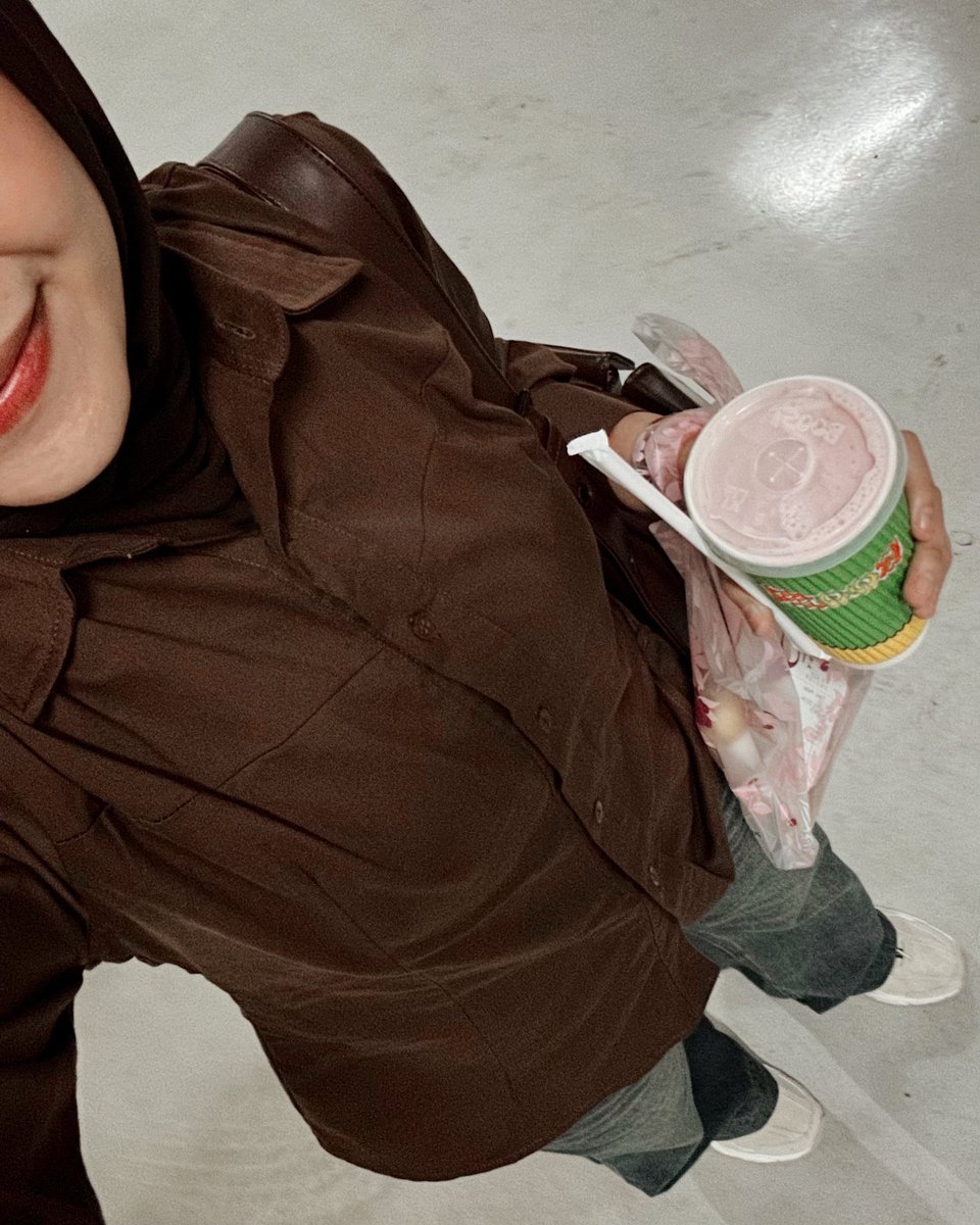 cryingbuby's tweet photo. KEMEJA UNDER 100K tapi udah pake bahan 97% katun… jujur brand lokal sekarang makin keren ya😭🫵 https://t.co/55QslFLXjA