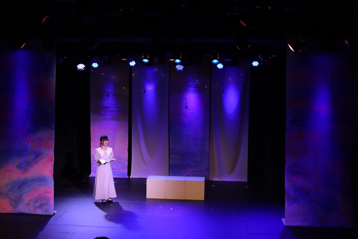 sanddproject's tweet photo. 【出演者発表】
リーディング公演『ひとりぼっちの夜』
今年もオーディションにより決定した小学生から60代までの様々な出演者が4つの班で物語を紡ぎます。

8月2日(土)3日(日)
シアター風姿花伝にて
チケット発売は5月31日(土)より

（写真は昨年の公演より）
#ひとりぼっちの夜
#ひと夜リーディング https://t.co/Xfr2IDvcvO
