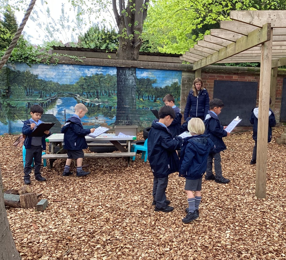 RGSprep's tweet photo. Year 1 jumped right back into the joy of outdoor learning this term - exploring nature with scavenger hunts, digging tasks and a bit of bird spotting too!

#RGSPrep #PrepSchoolSurrey #PrePrep #IndependentEducation #OutdoorLearning https://t.co/ULksRmKUC4