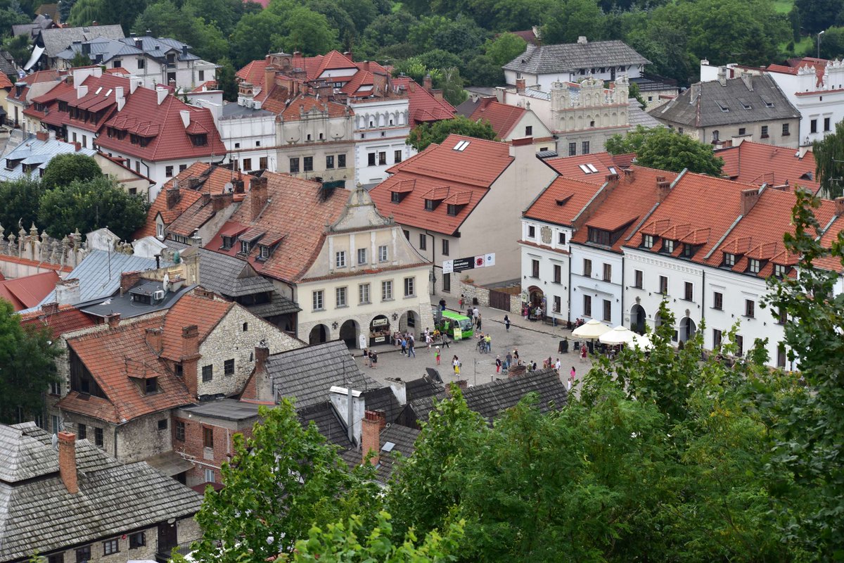 PolandtravelUS's tweet photo. Poland is more than Kraków or Warsaw. 🌿 Discover the charm of smaller towns like Kazimierz Dolny, Karpacz, Niepołomice & Sopot—full of beauty, history, and atmosphere. Slow down and feel the magic.
#VisitPoland #SmallTownMagic https://t.co/mAPfMYWqRe