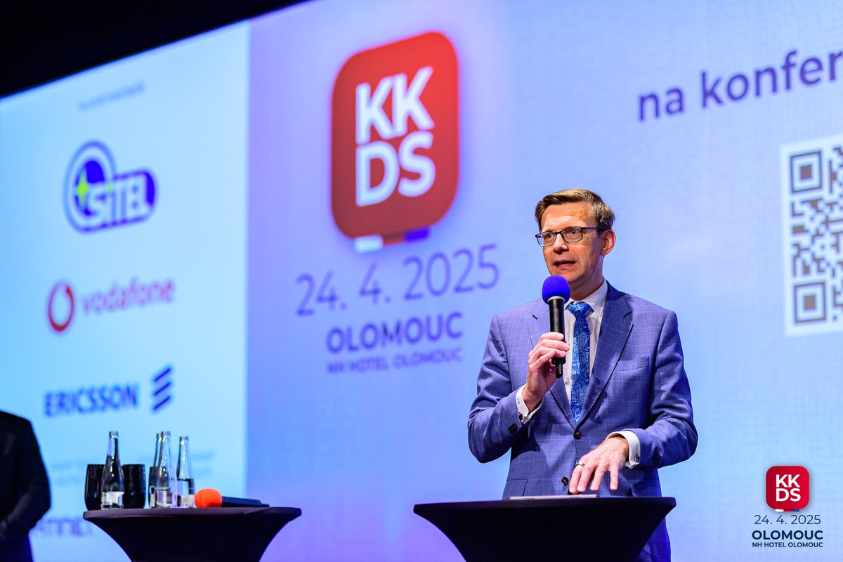 RejzekJ's tweet photo. Kam kráčí digitální sítě Olomouc 2025 dopolední blok za námi. Online stream https://t.co/GdWlY7eaSx https://t.co/dNsWmO7G7V