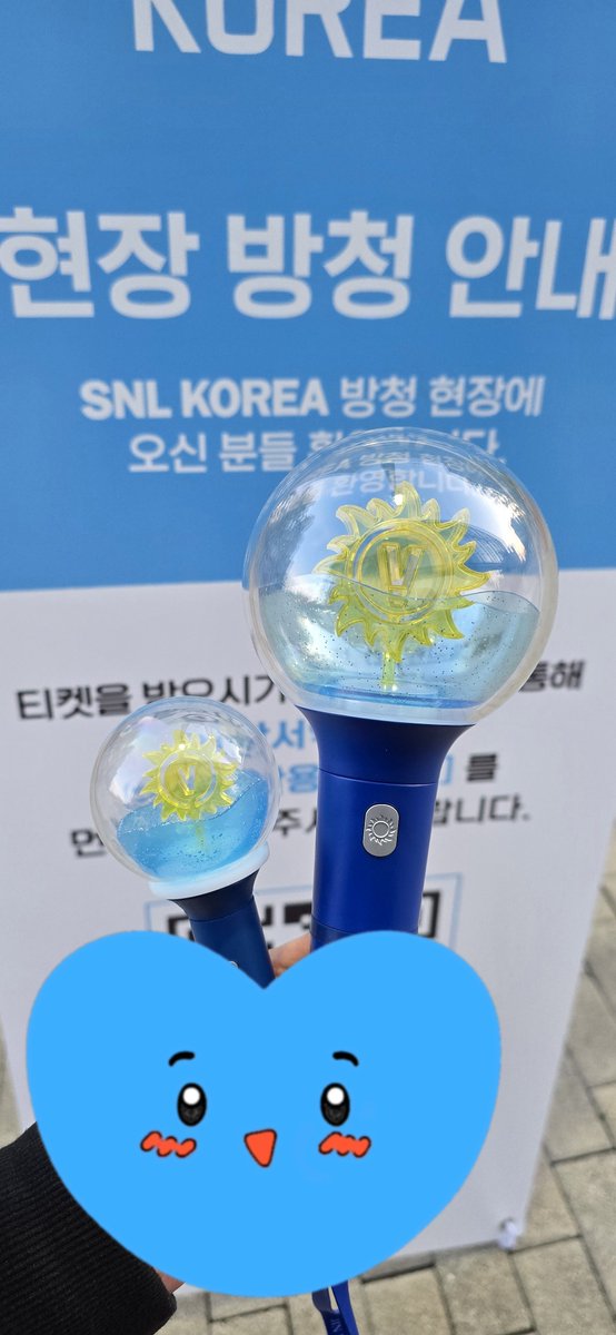 BLUE_LJH's tweet photo. 💙이진혁 sᩚoᩚlᩚoᩚ2ᩚ0ᩚ0ᩚ0ᩚ일 !기념
(•̀ᴗ•́)و ̑̑ 제작한 미니 응원봉 
나눔 공지합니다 RT해주신분 추첨예정이며
2천일 함께해서 2배로 행복한
(22+6+8=36명) 추첨 나눔드려요💙

당발은 4.26 저녁 진혁시에 진행할게요

#이진혁 #브이태양 #SOLO2000 https://t.co/74bKWUMSzp