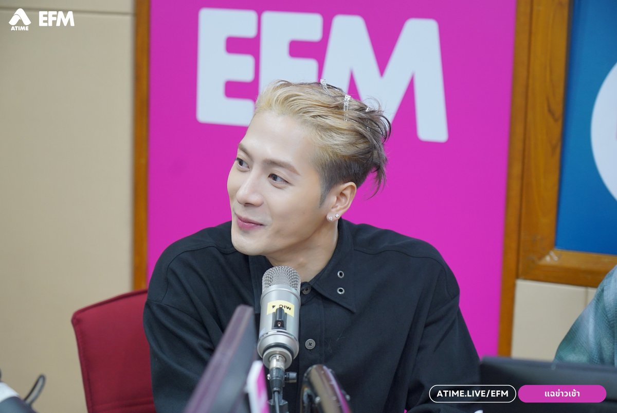 EFM_STATION's tweet photo. #แฉข่าวเช้า วันนี้สุดพิเศษ เปิดสตูต้อนรับ ศิลปินระดับโลก 'เเจ็คสัน หวัง ( JACKSON WANG)' มาพร้อมกับซิงเกิ้ลใหม่ล่าสุุด #GBAD (GOTTA Be A Dick) ซึ่งได้ปล่อยตรงกับวันเกิดของตัวเองเมื่อ 28 มีนาคมที่ผ่านมา ให้เเ���นๆ ได้ฟังพร้อมกันเป็นที่เรียบร้อย

โดยเนื้อหาของเพลง  #JACKSONWANG ได้กล่าวว่า "บางครั้ง... เราต้องเป็นที่หยาบคาย ไม่ใช่ทำร้าย เเต่เพื่อกำหนดขอบเขต เเละปกป้องตัวตนของเรา" เพลงนี้สะท��อนถึงการเลิกพยามเอาใจคนอื่นของเเจ็คสัน