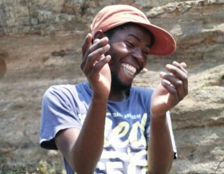 Hakuna kazi ngumu kama ku-pretend umelala na huna usingizi😂