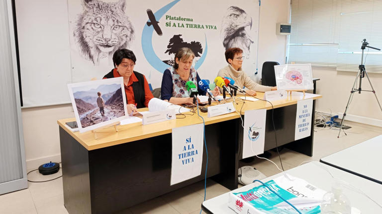 SÍ a la Tierra Viva (@sialatierraviva) on Twitter photo Piden al presidente <a href="/garciapage/">Emiliano García-Page</a> valentía para desterrar el proyecto de minería de tierras raras en Ciudad Real msn.com/es-es/noticias… #SíAlaTierraViva #Minería #TierrasRaras #CiudadReal Piden al presidente <a href="/garciapage/">Emiliano García-Page</a> valentía para desterrar el proyecto de minería de tierras raras en Ciudad Real msn.com/es-es/noticias… #SíAlaTierraViva #Minería #TierrasRaras #CiudadReal