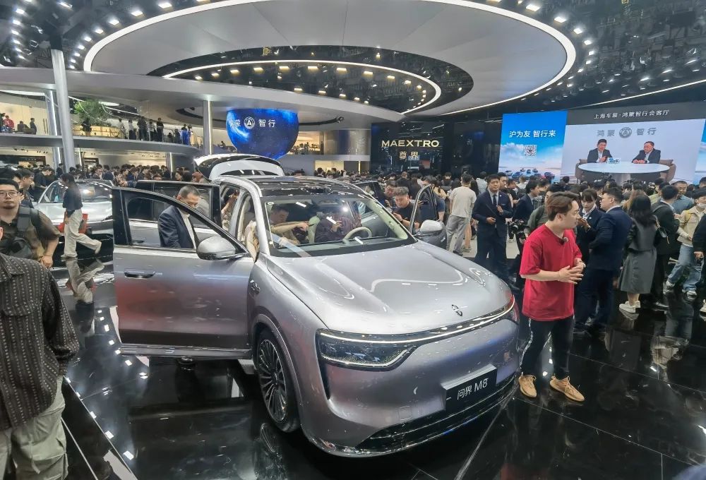 SiliconTech0528's tweet image. The 2025 Shanghai Auto Show has kicked off with a bang!
AITO M8: It&apos;s so crowded, visitors are lining up just to get in!