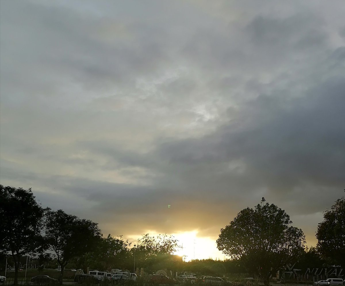 121U_VillainDay's tweet photo. Sunset view from Nuvali
#SunsetforWonpil https://t.co/lSHNxdlvYP
