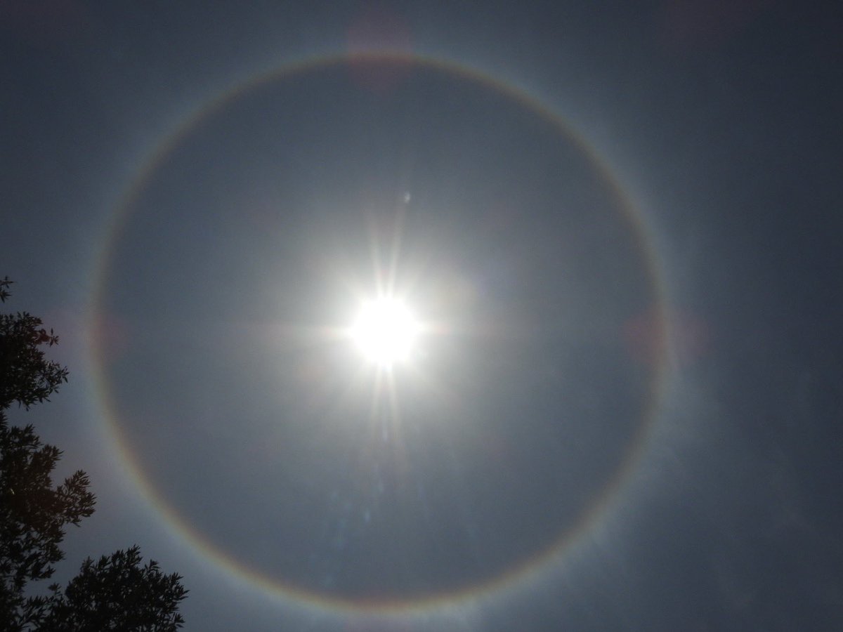 لقطاتي لظاهرة هالة الشمس اليوم📸..

 #الشمس_اليوم #جازان_الان